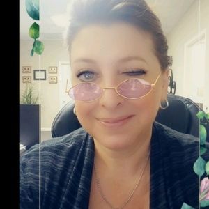 Meet your Posher, Laura